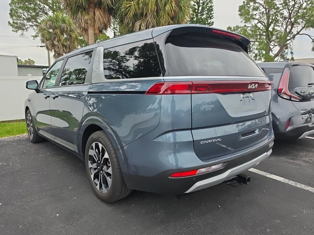 Used 2024 Kia Carnival EX FWD image 11