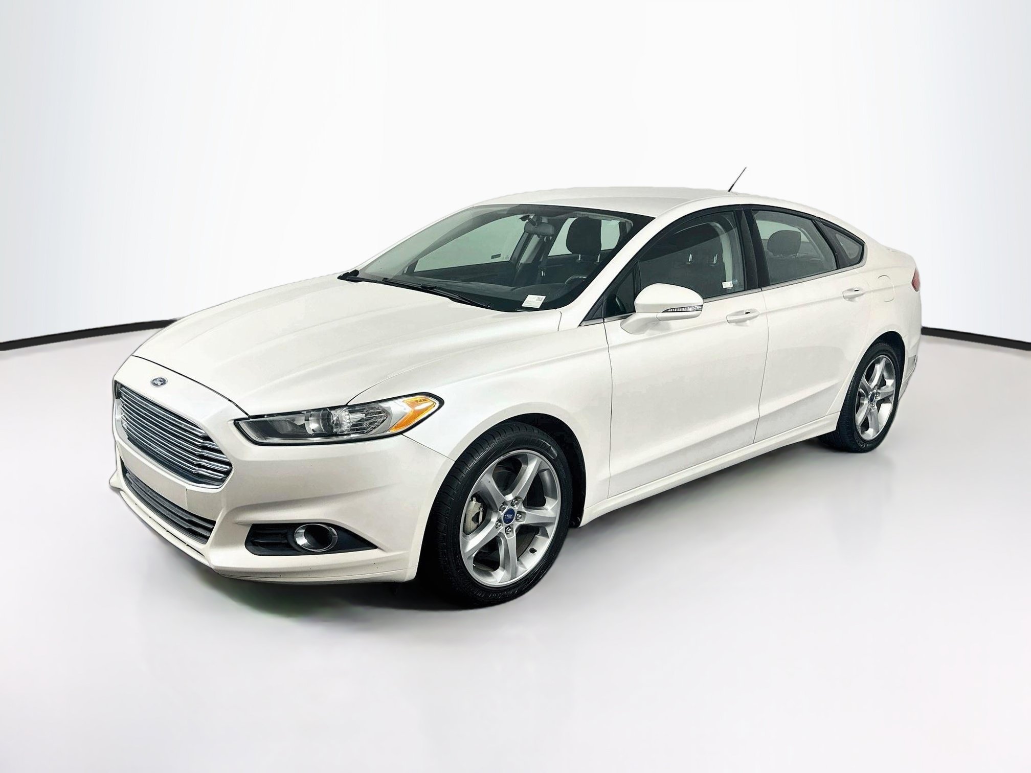 Used 2013 Ford Fusion SE FWD image 3