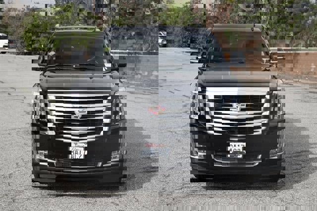 Used 2017 Cadillac Escalade ESV Premium Luxury image 2