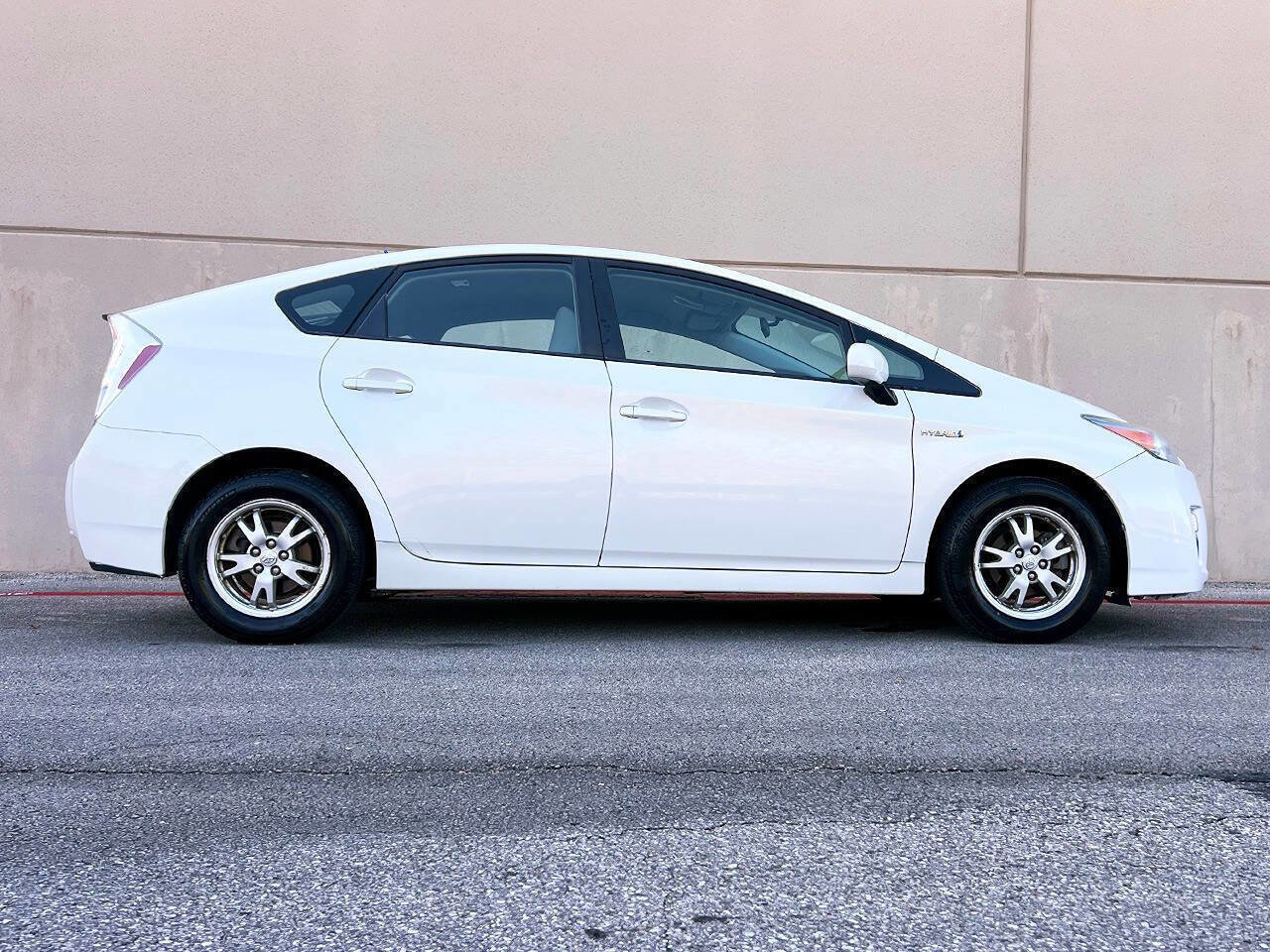 Used 2010 Toyota Prius Five image 8
