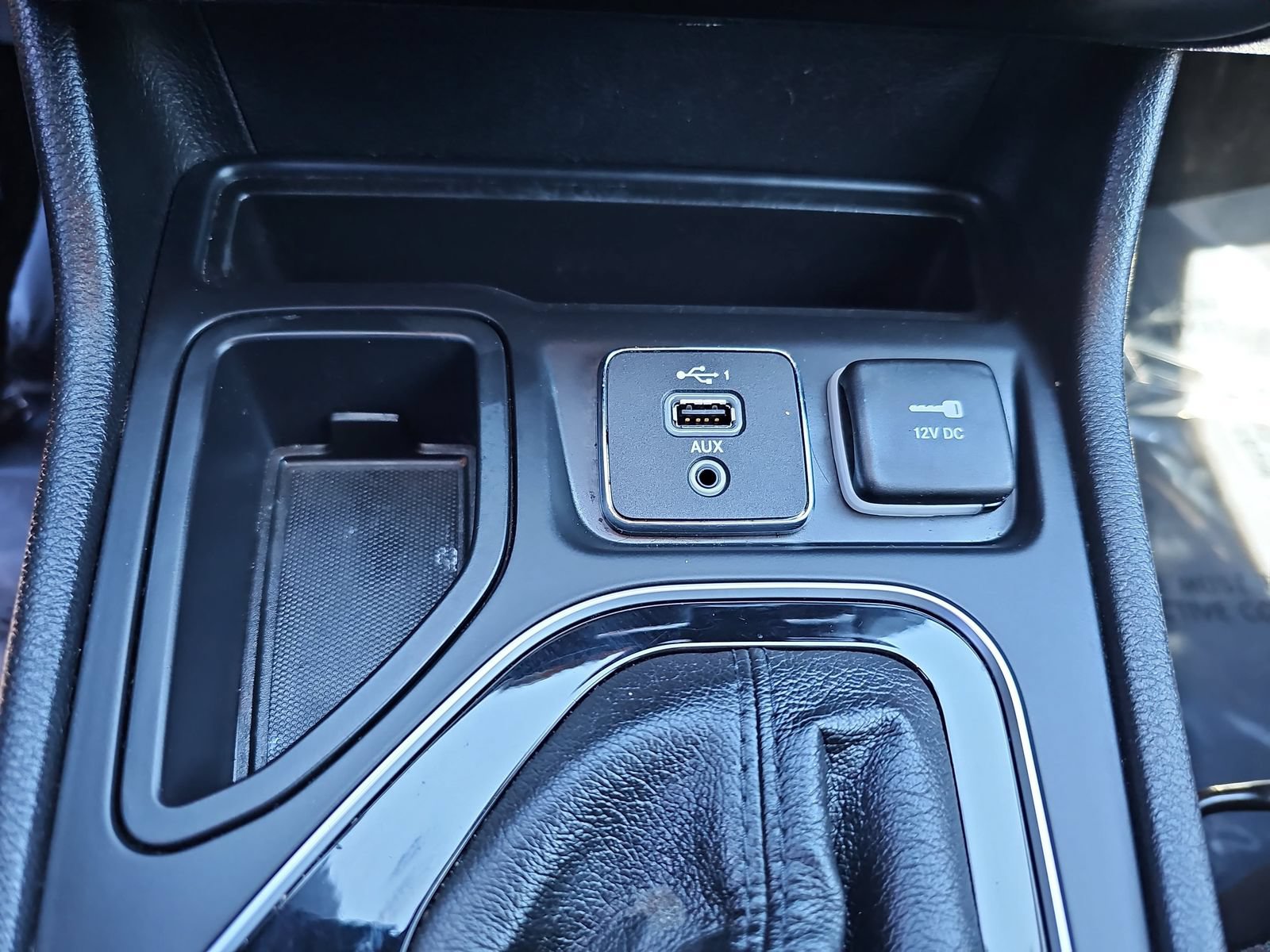 Used 2019 Jeep Cherokee Latitude Plus FWD image 27