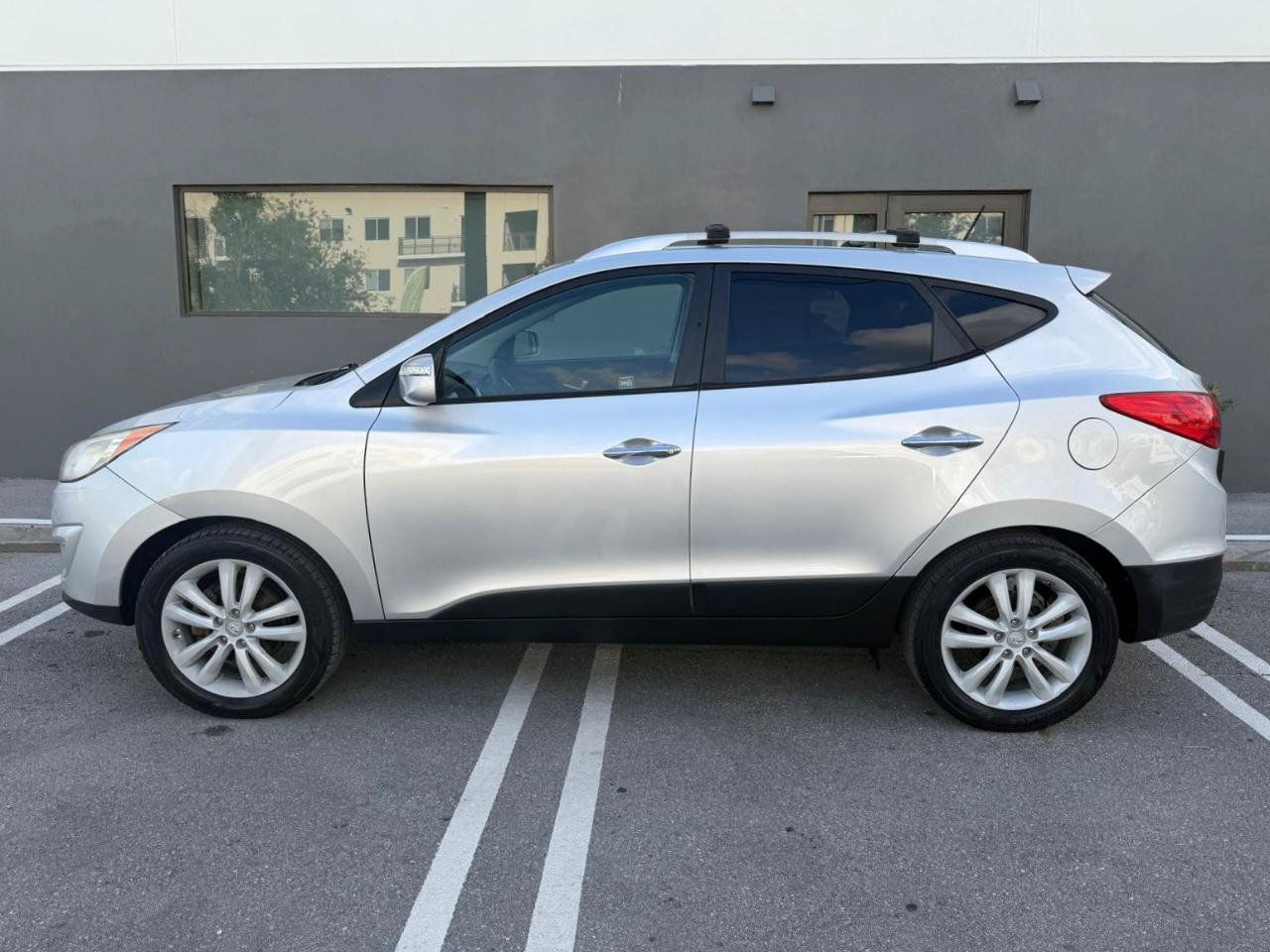 Used 2012 Hyundai Tucson Limited FWD image 12
