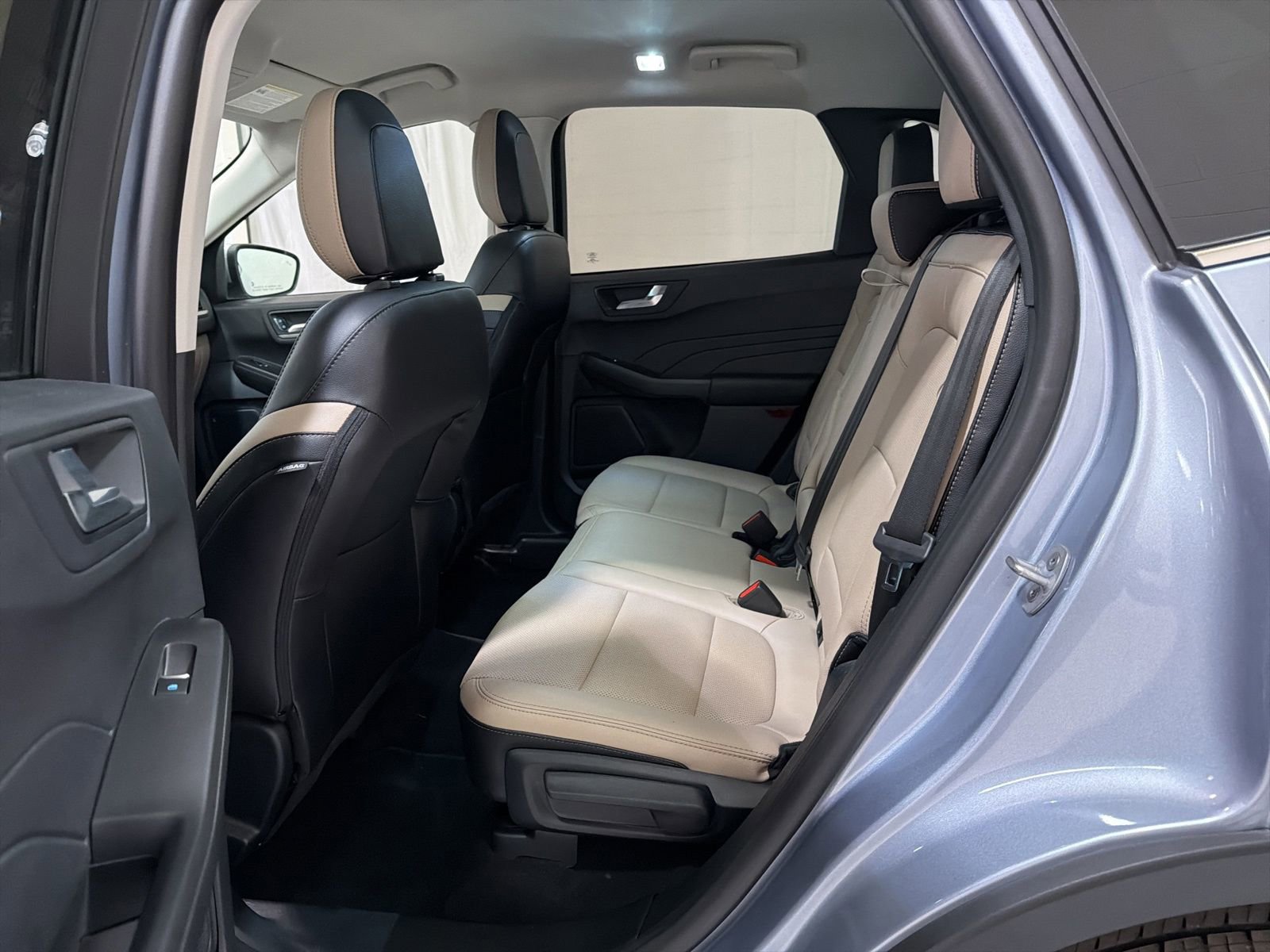 Used 2022 Ford Escape Titanium image 11