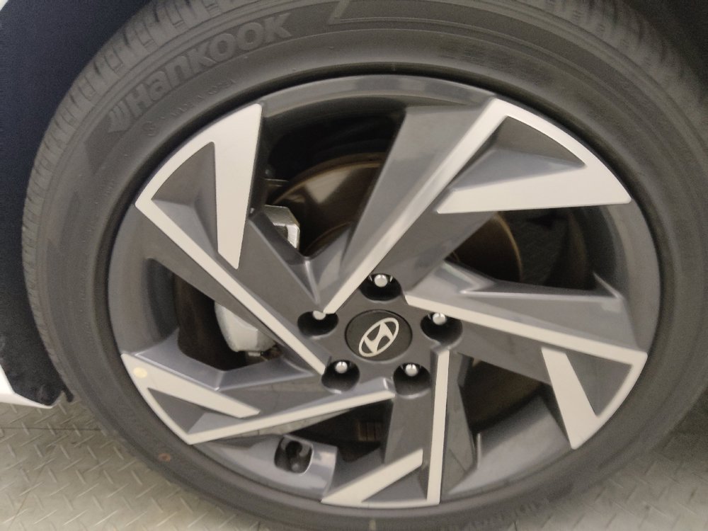 Used 2025 Hyundai Elantra SEL FWD image 31