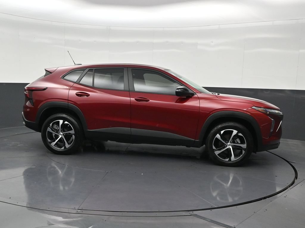 Used 2025 Chevrolet Trax RS FWD image 7
