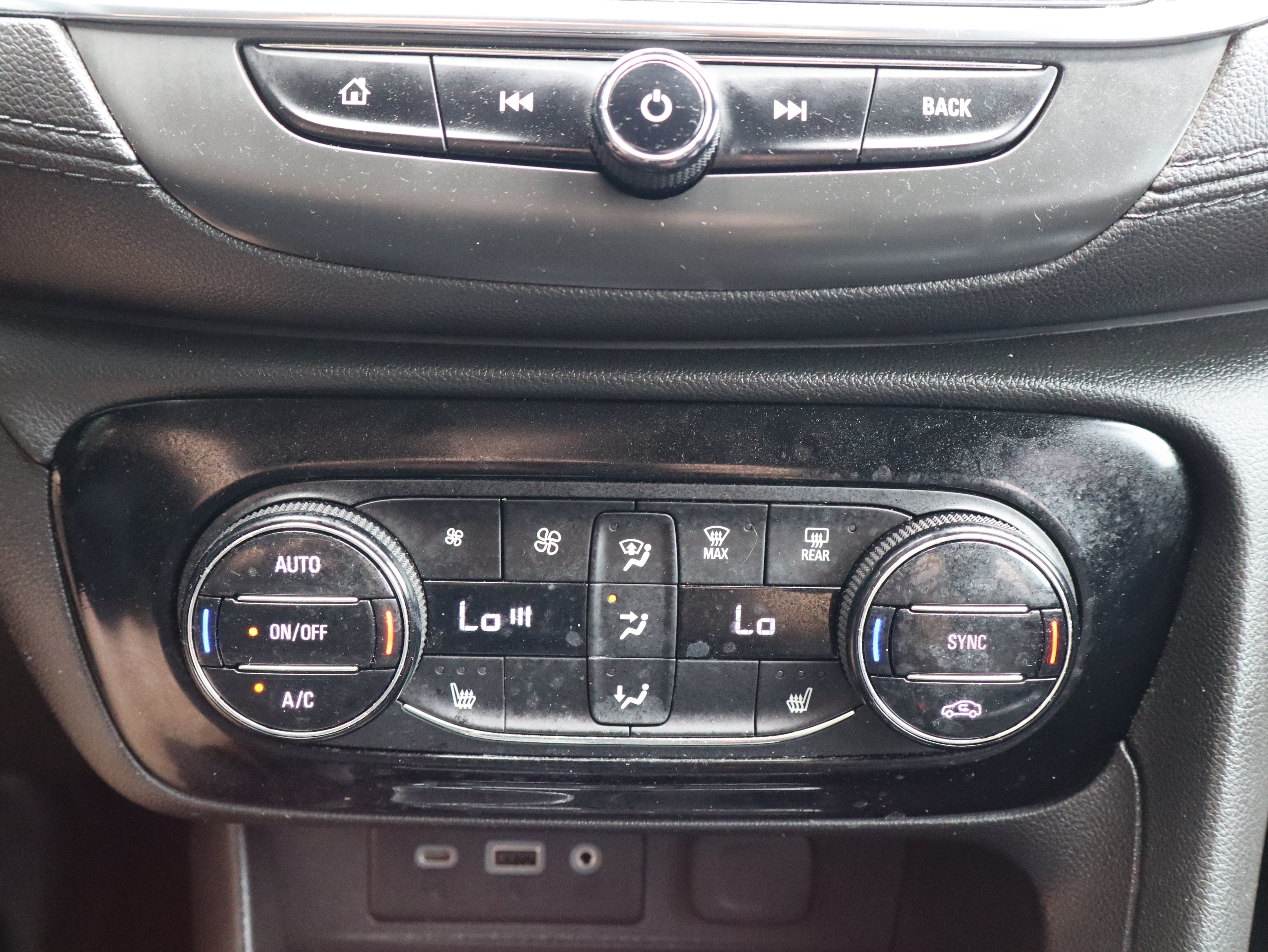 Used 2023 Buick Encore GX Essence w/ Experience Buick Package FWD image 34