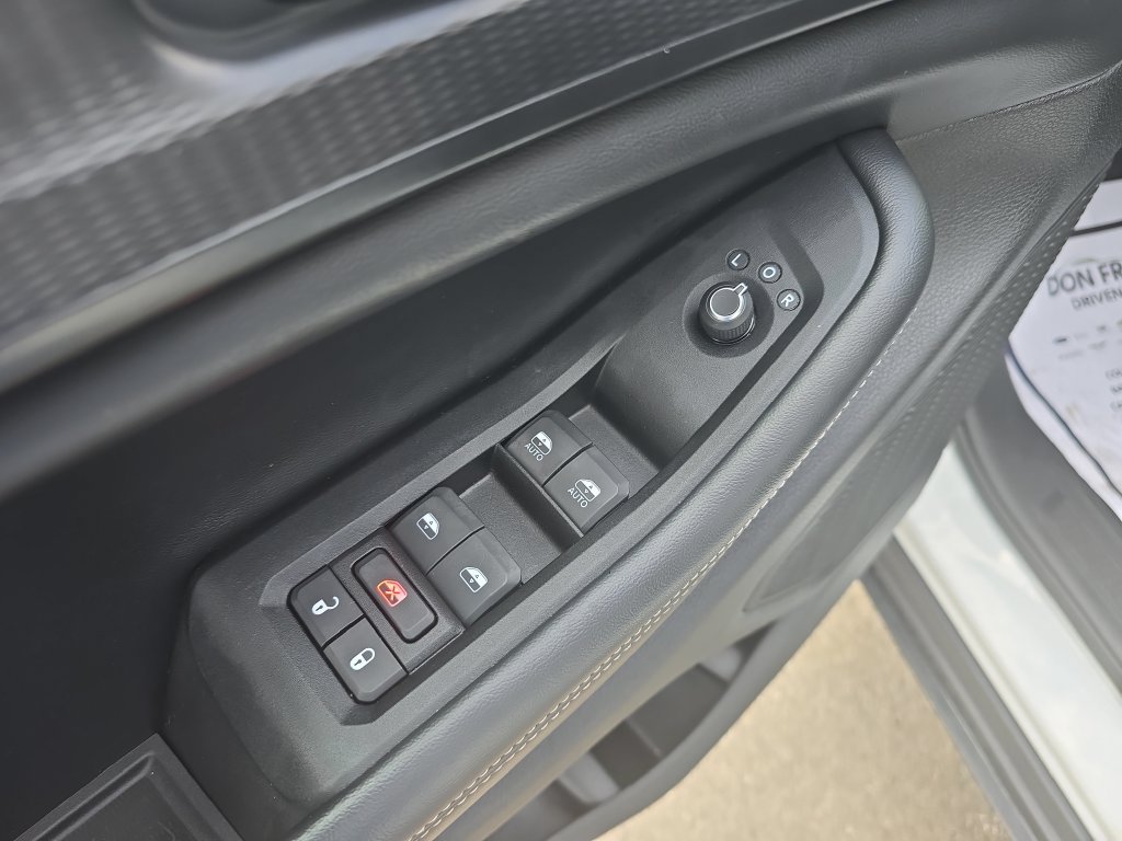 Used 2024 Jeep Grand Cherokee L Altitude AWD/4WD image 13