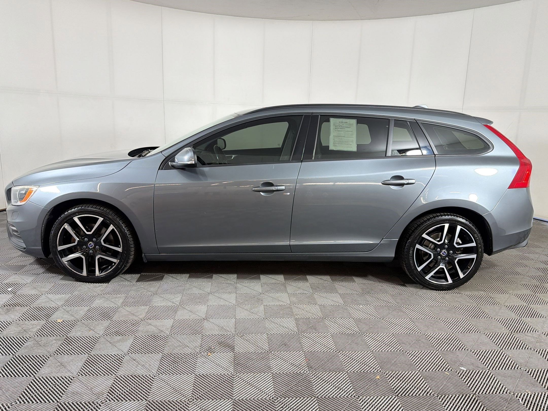 Used 2018 Volvo V60 T5 Dynamic w/ Vision Package AWD/4WD image 2