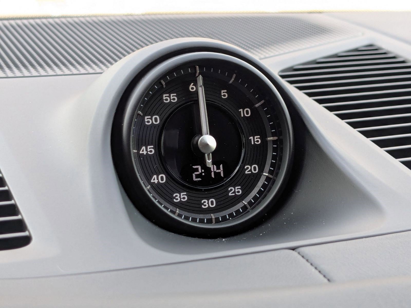 New 2026 Porsche Cayenne GTS image 21