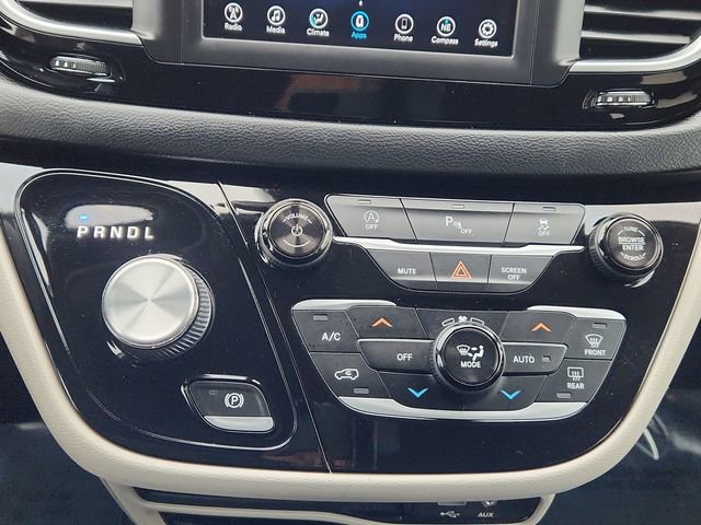 Used 2018 Chrysler Pacifica Touring Plus image 41