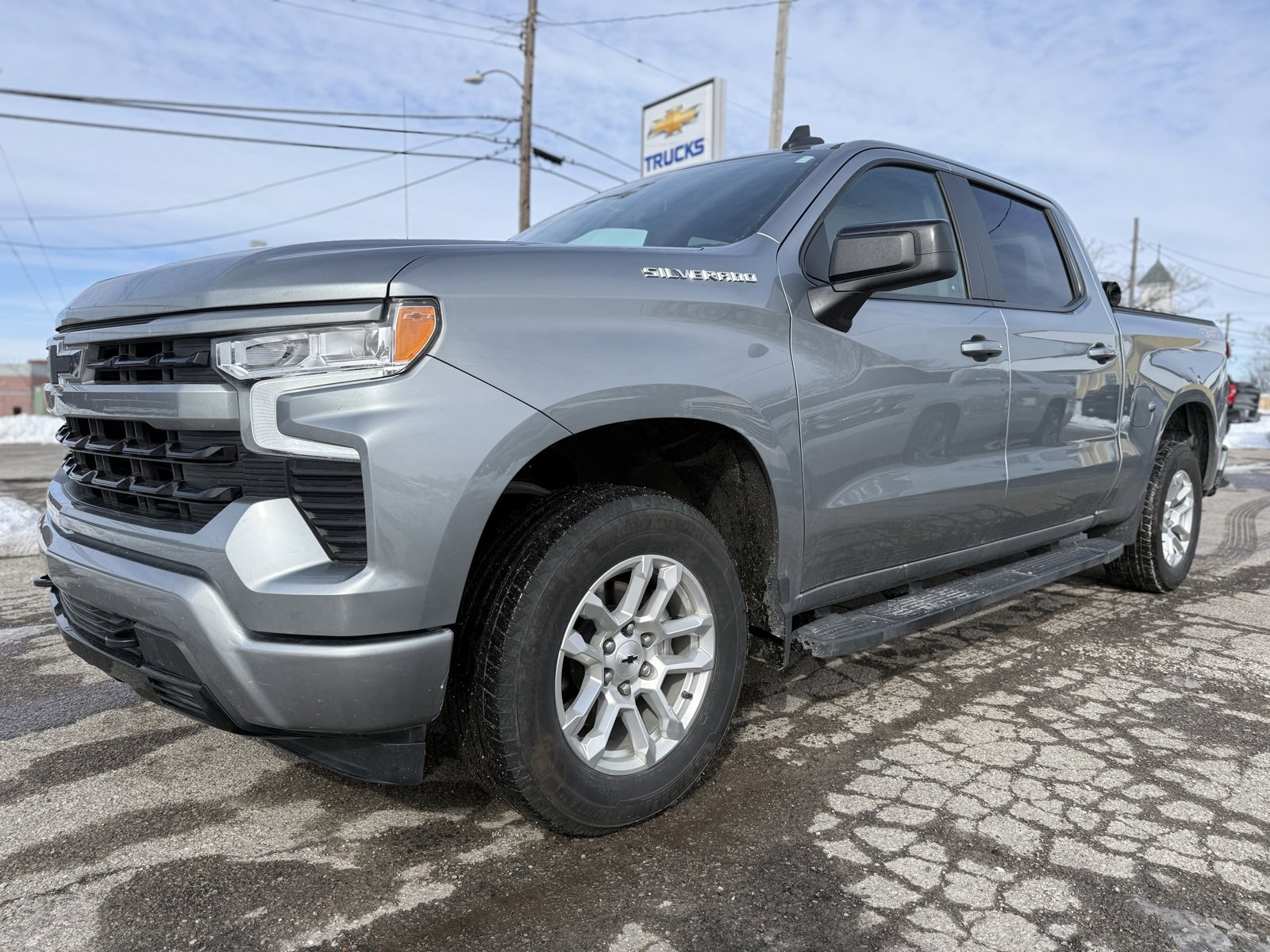 Used 2024 Chevrolet Silverado 1500 RST image 2