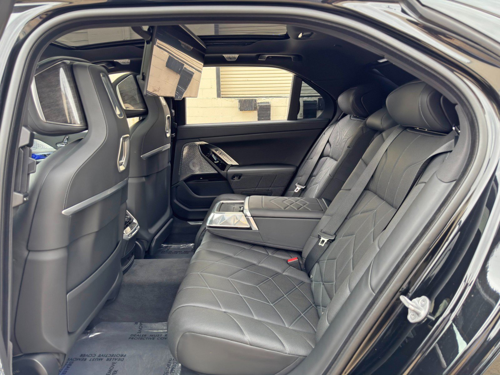 Used 2023 BMW 760i xDrive AWD/4WD image 59