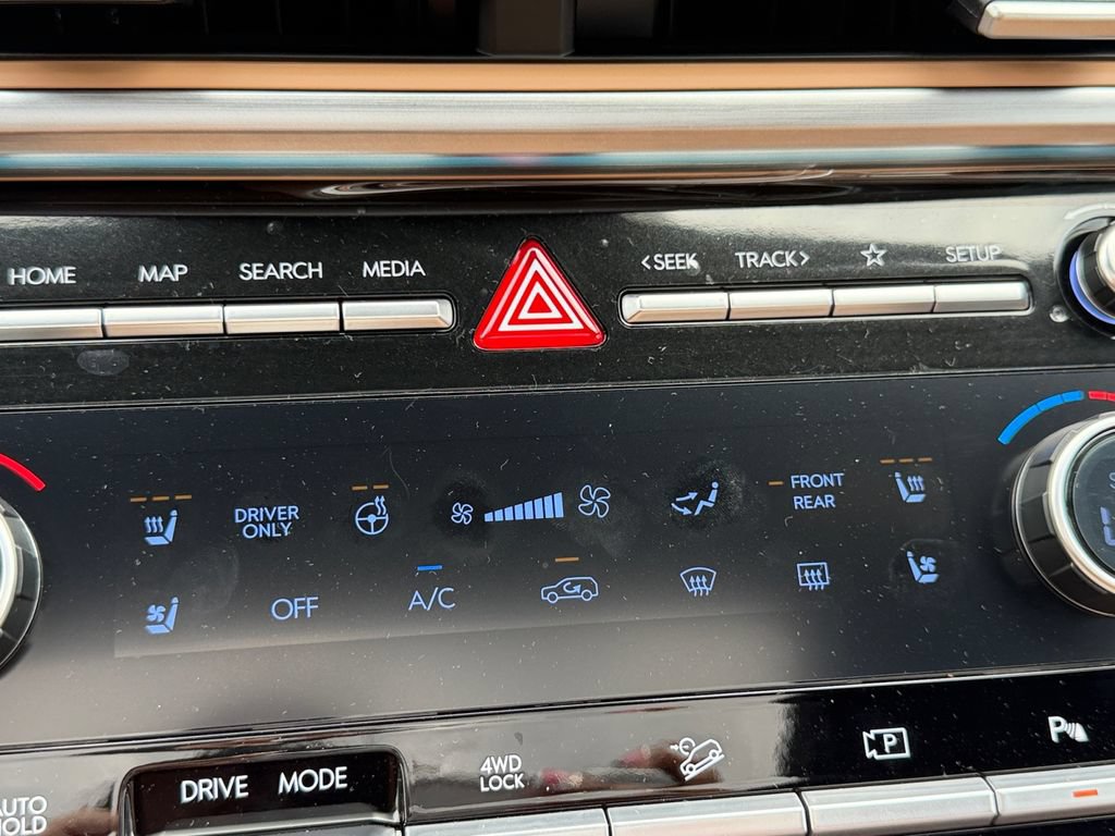 Used 2026 Hyundai Santa Fe Limited AWD/4WD image 16