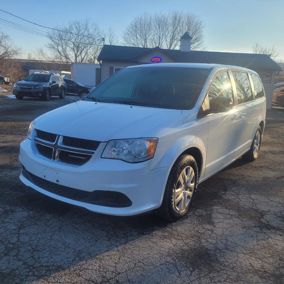 Used 2018 Dodge Grand Caravan SE w/ UConnect Hands-Free Group image 4