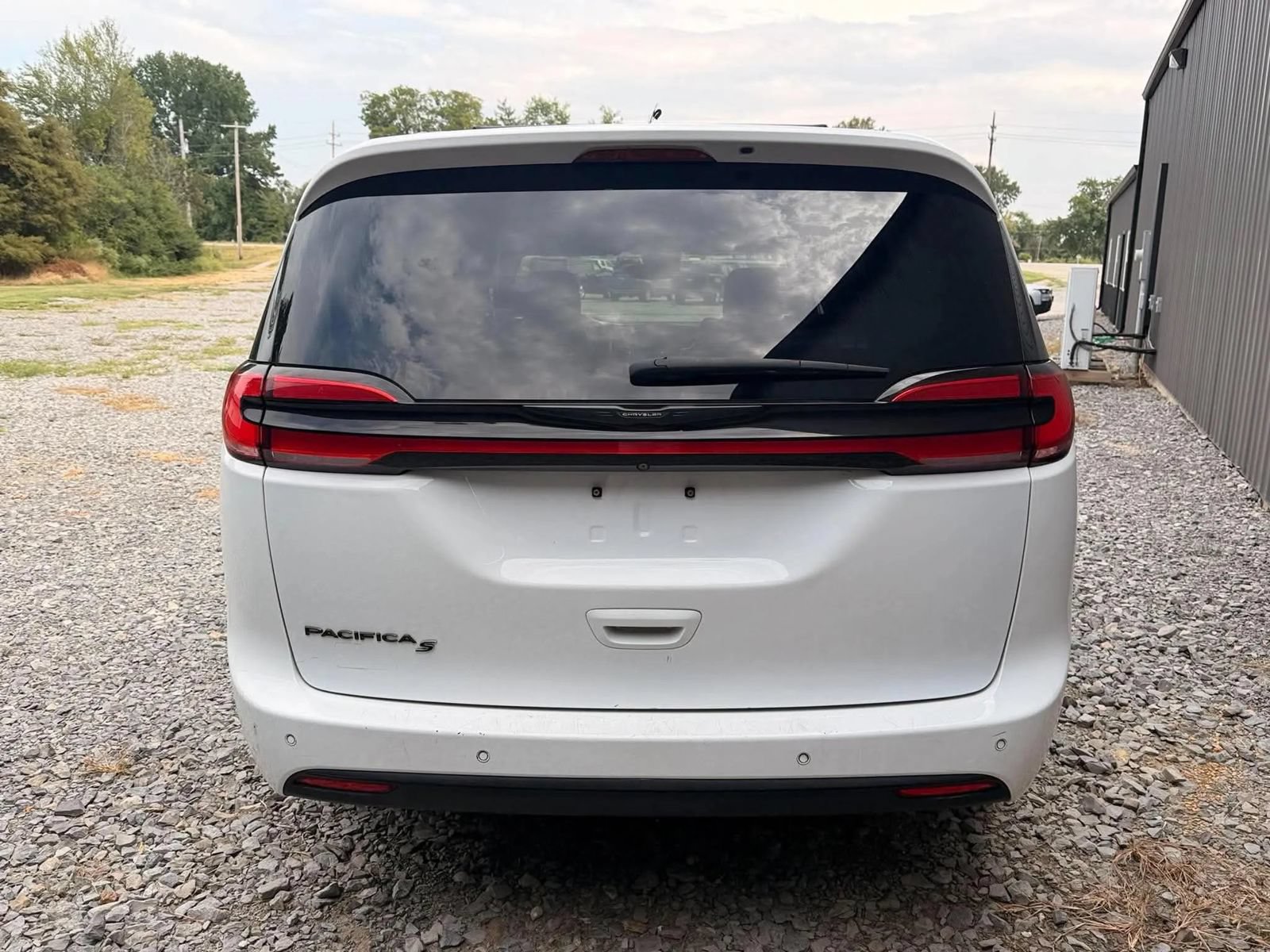 Used 2021 Chrysler Pacifica Touring-L w/ Premium & Safety Sphere Group FWD image 6