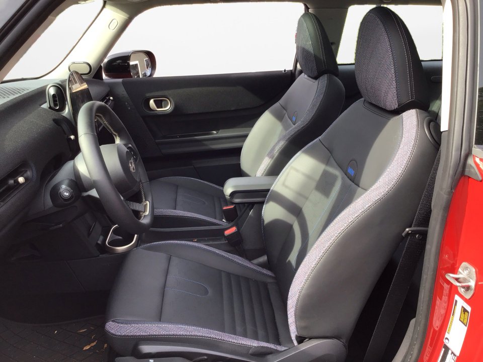 Certified 2025 MINI Cooper S image 9