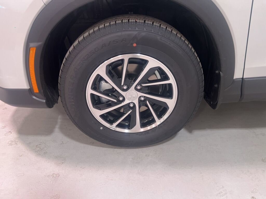 New 2026 Mitsubishi Eclipse Cross ES image 9