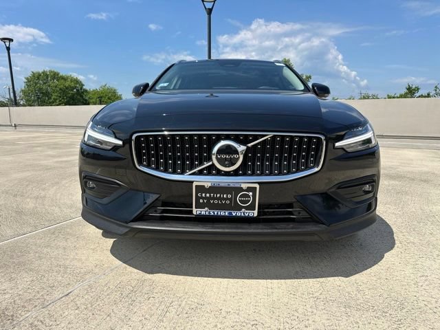 Certified 2025 Volvo V60 B5 Cross Country Plus AWD/4WD image 2