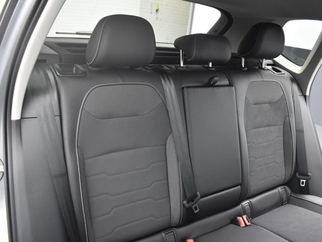 Used 2025 Volkswagen Taos SE FWD image 24