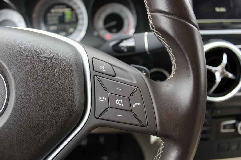 Used 2015 Mercedes-Benz GLK 350 2WD image 17