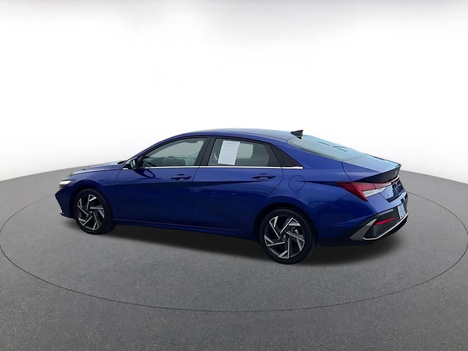 Used 2025 Hyundai Elantra SEL image 10