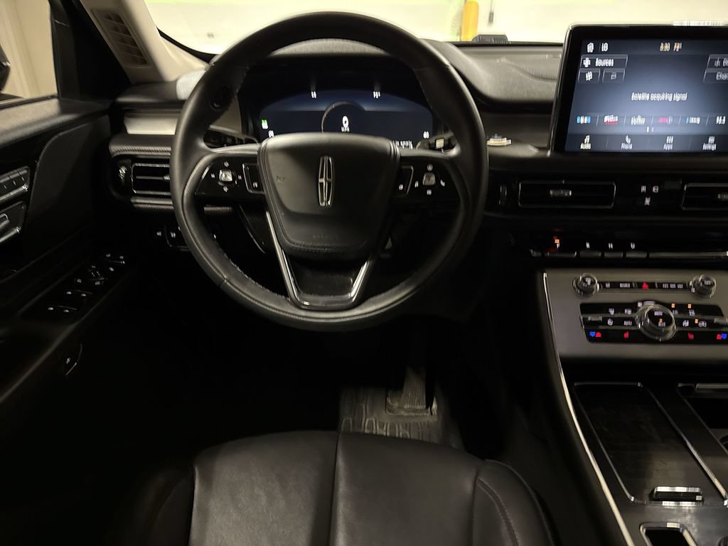 Used 2023 Lincoln Aviator AWD image 11