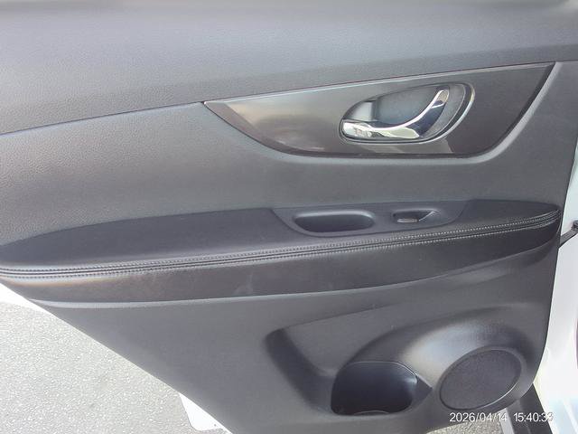 Used 2018 Nissan Rogue SV AWD/4WD image 15
