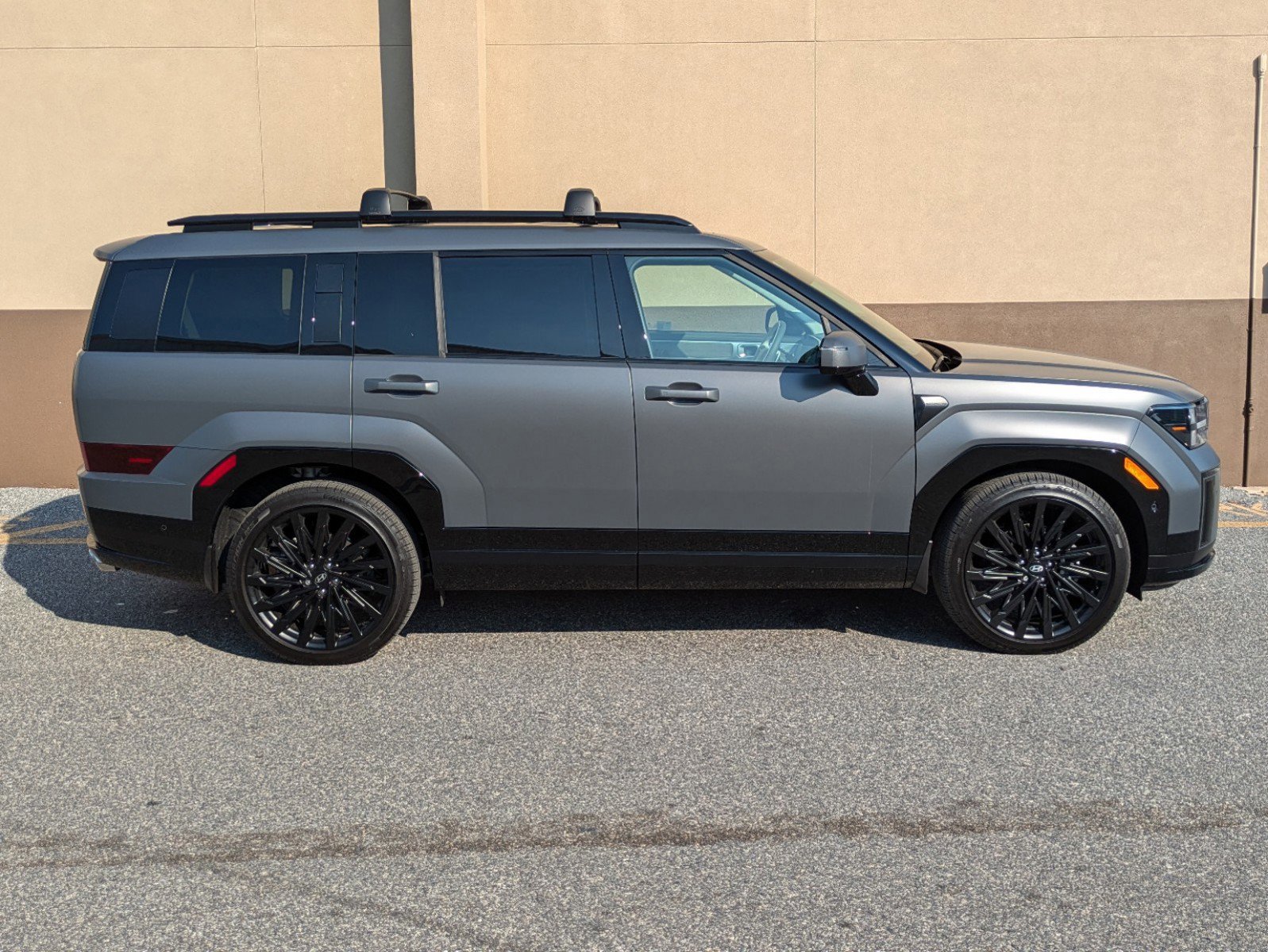 Used 2025 Hyundai Santa Fe Calligraphy image 3