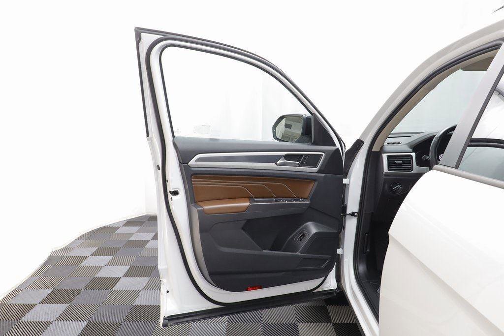 Used 2022 Volkswagen Atlas SEL R-Line image 5