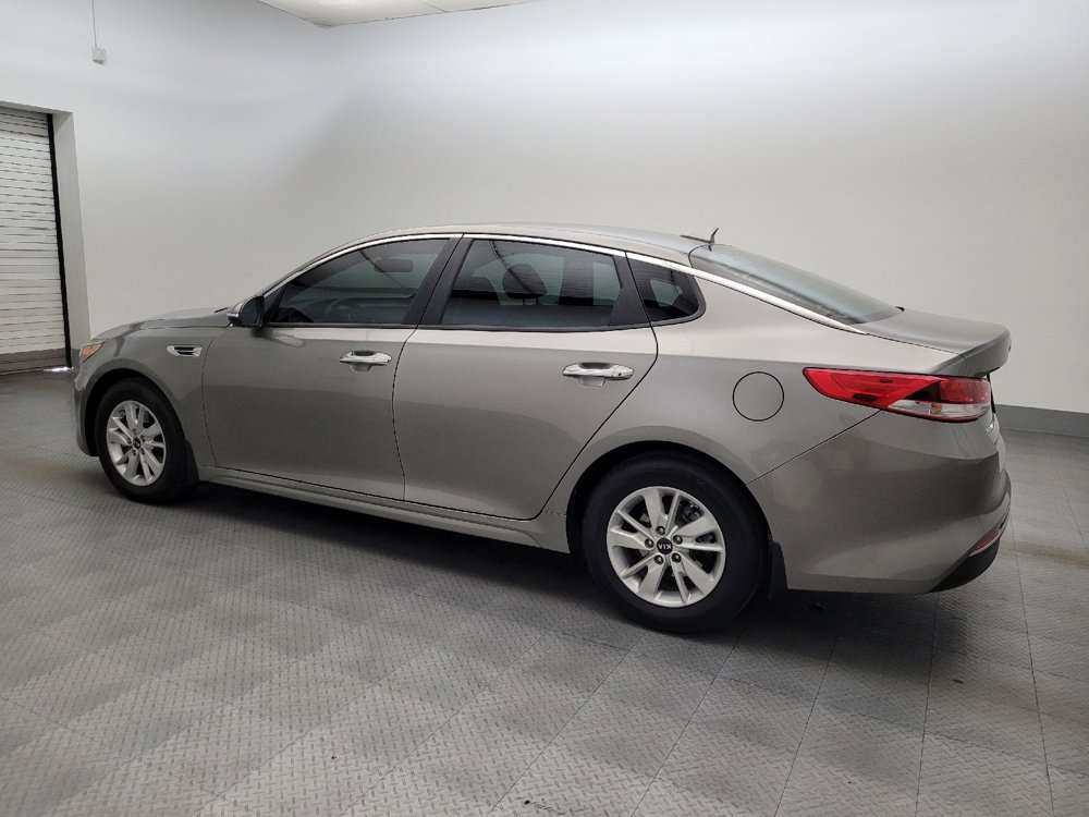 Used 2017 Kia Optima LX FWD image 3