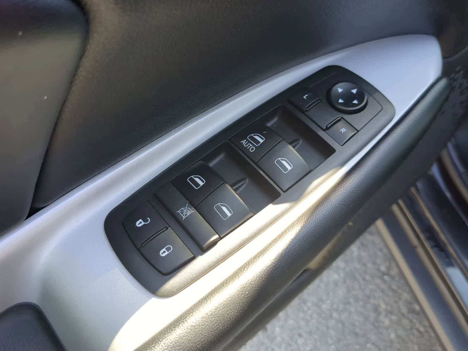 Used 2019 Dodge Journey SE FWD image 17