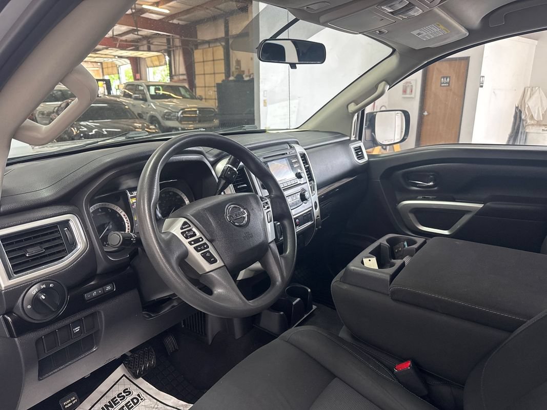 Used 2018 Nissan Titan SV AWD/4WD image 7
