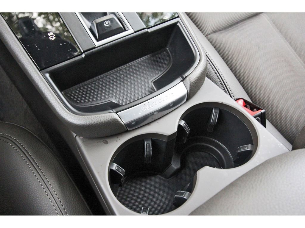 Used 2022 Porsche Macan image 32