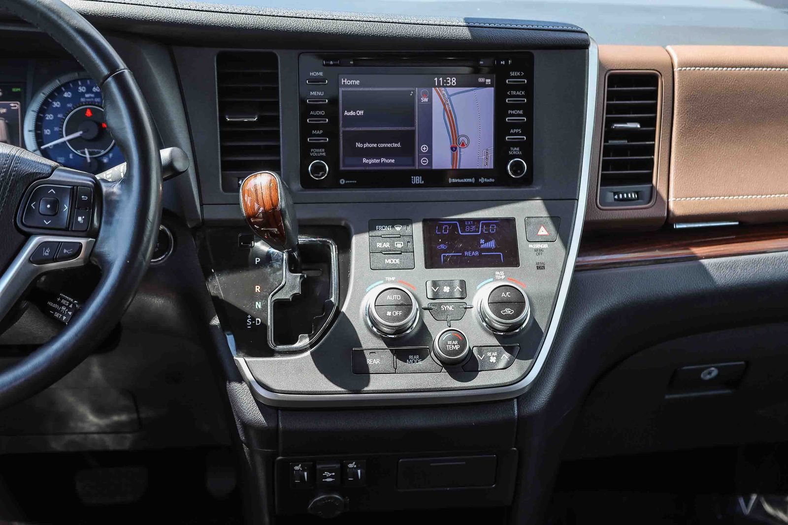 Certified 2020 Toyota Sienna Limited w/ Preferred Accessory Package FWD image 13