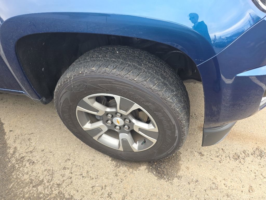 Used 2019 Chevrolet Colorado Z71 AWD/4WD image 3