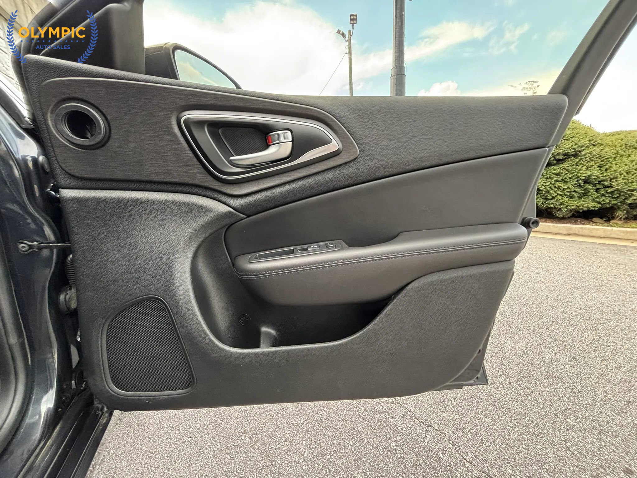 Used 2017 Chrysler 200 Limited Platinum w/ Comfort & Convenience Group image 42