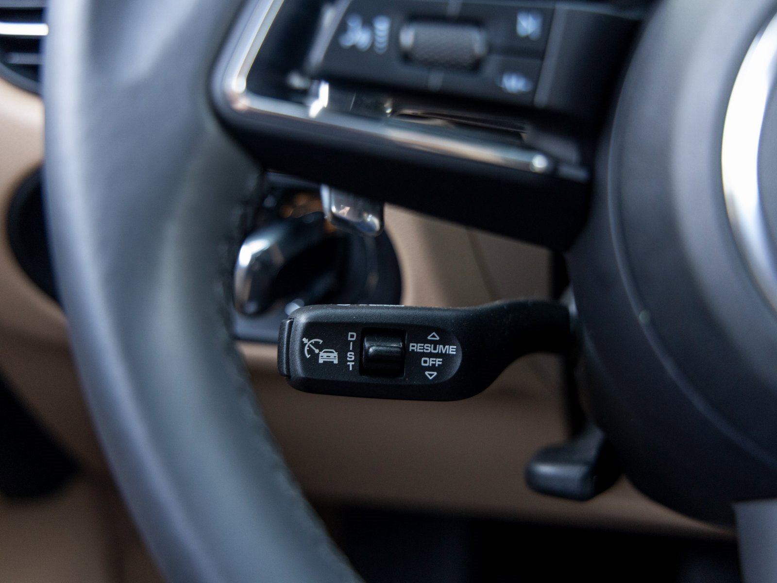 Certified 2023 Porsche Macan S image 31