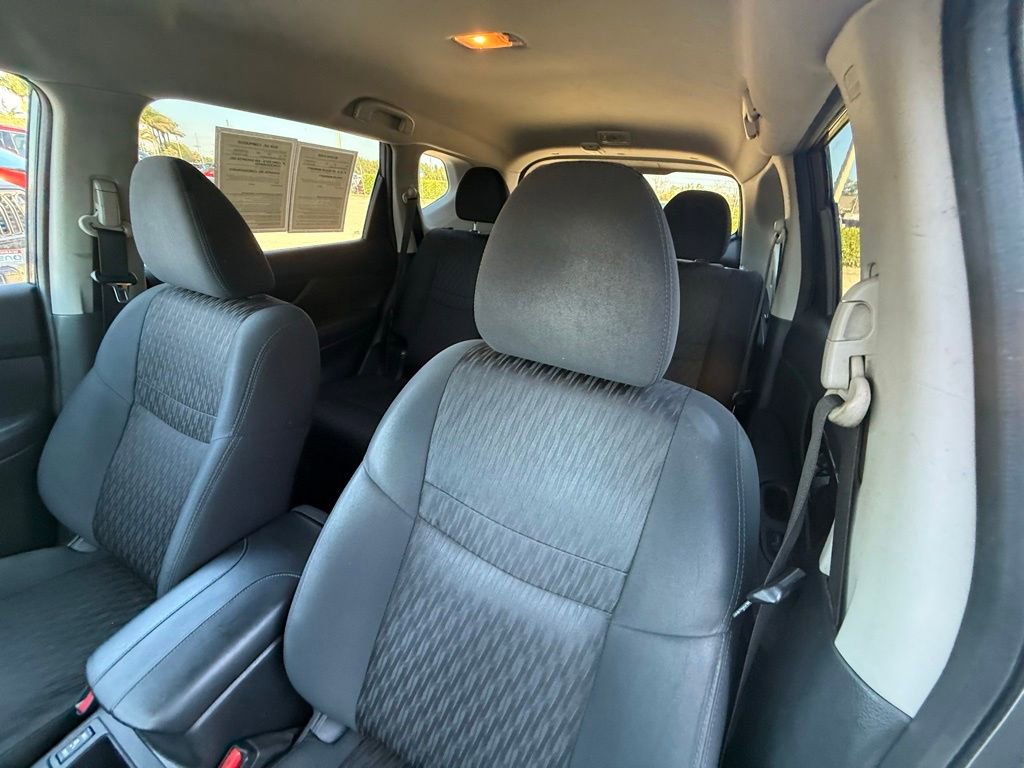 Used 2019 Nissan Rogue S w/ Special Edition Package FWD image 23