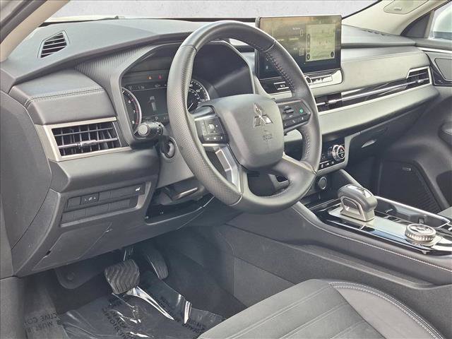Used 2025 Mitsubishi Outlander SE AWD/4WD image 10