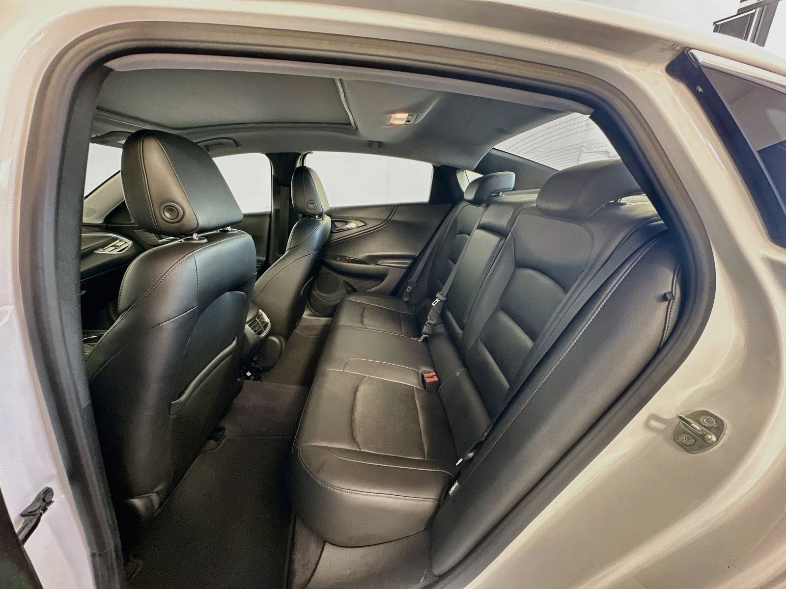 Used 2017 Chevrolet Malibu Premier w/ Premier Sun and Wheel Package FWD image 26