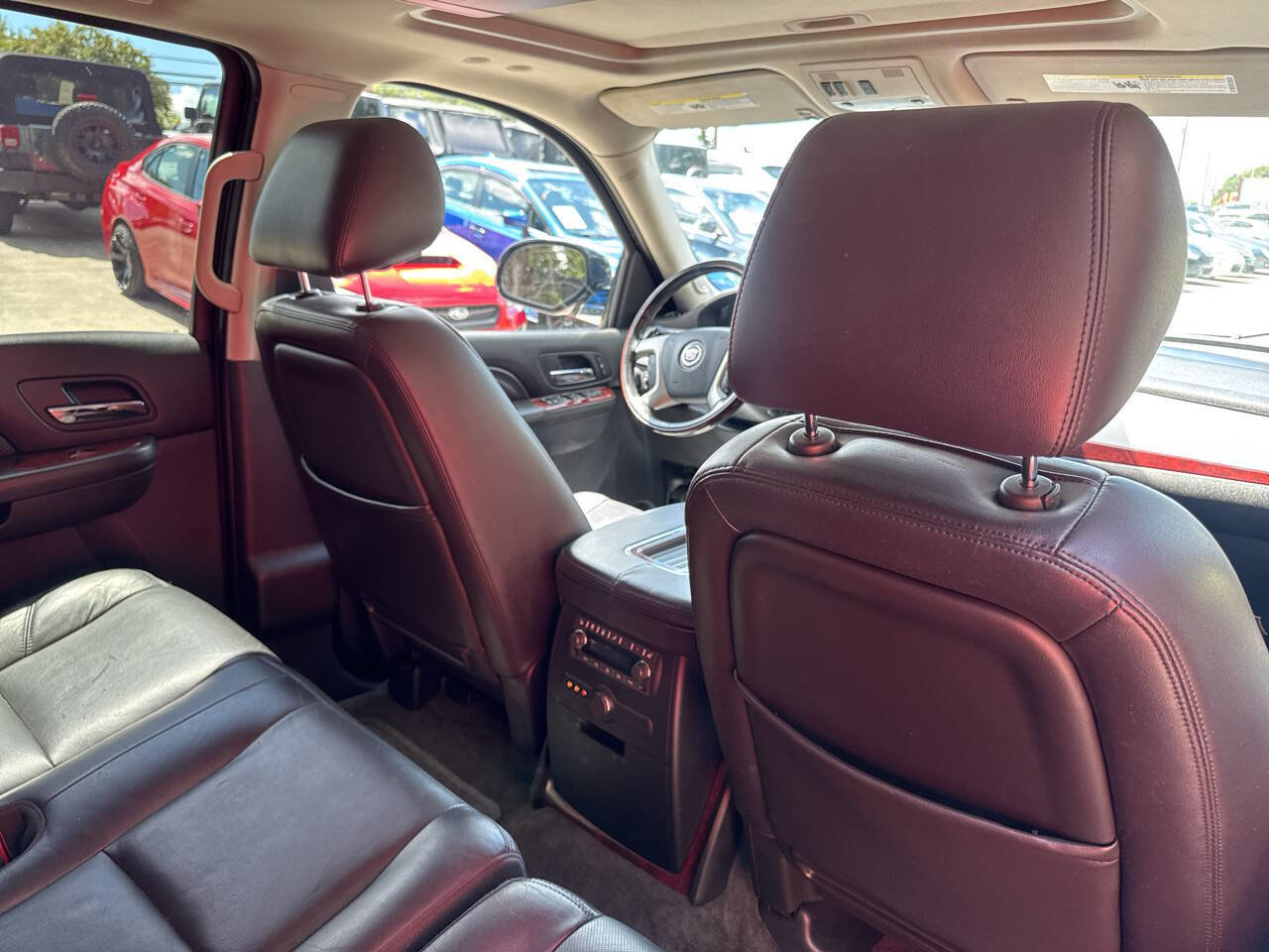 Used 2012 Cadillac Escalade Luxury image 18