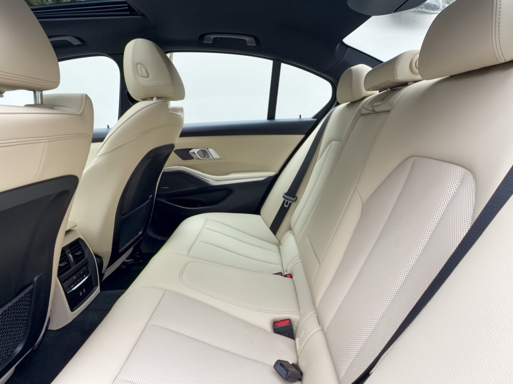 Certified 2023 BMW 330i xDrive Sedan w/ Premium Package AWD/4WD image 24