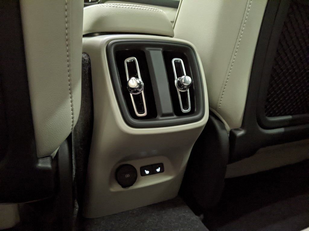 New 2026 Volvo XC40 B5 Ultra w/ Climate Package image 24