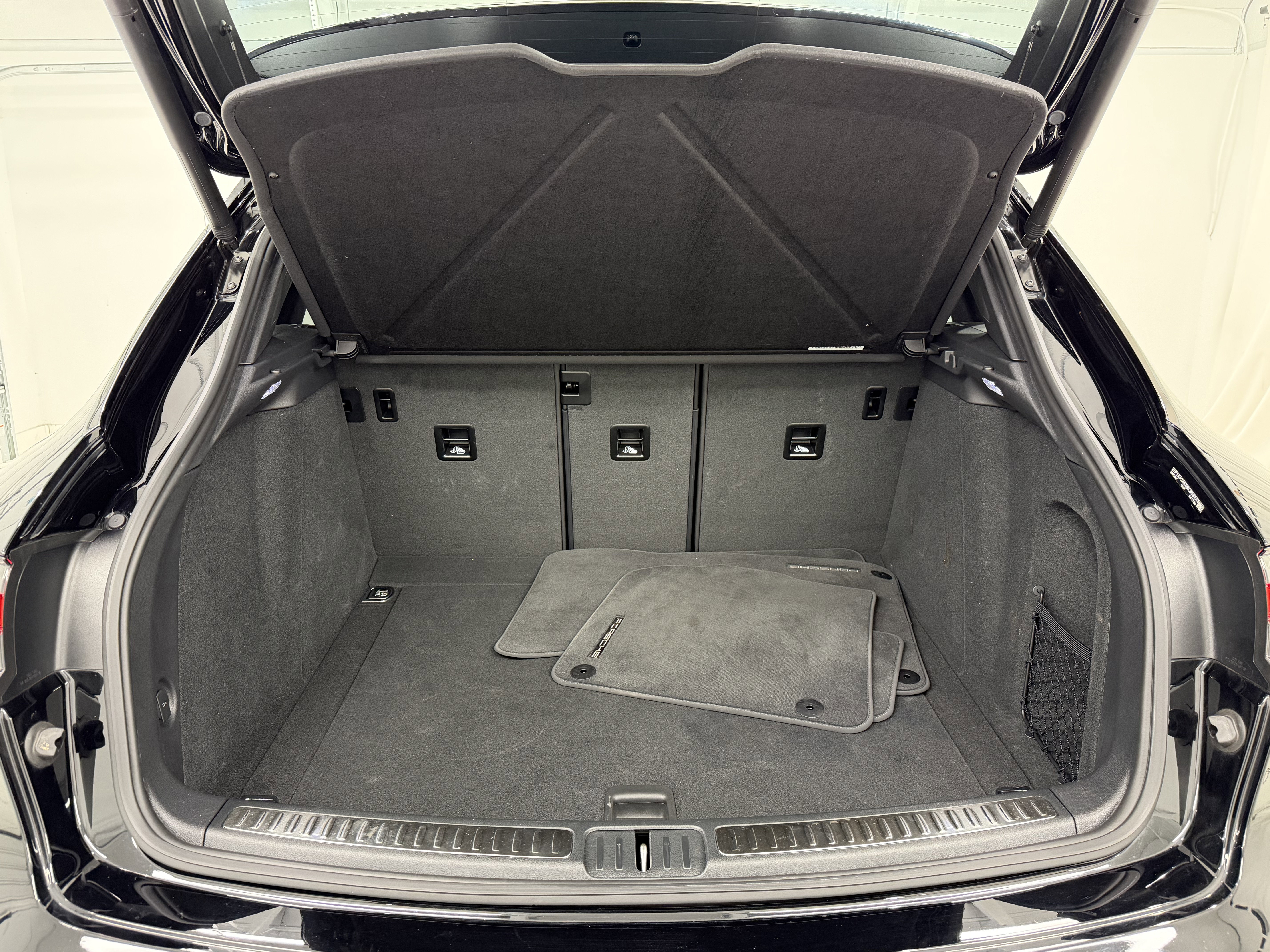 Certified 2025 Porsche Macan image 61