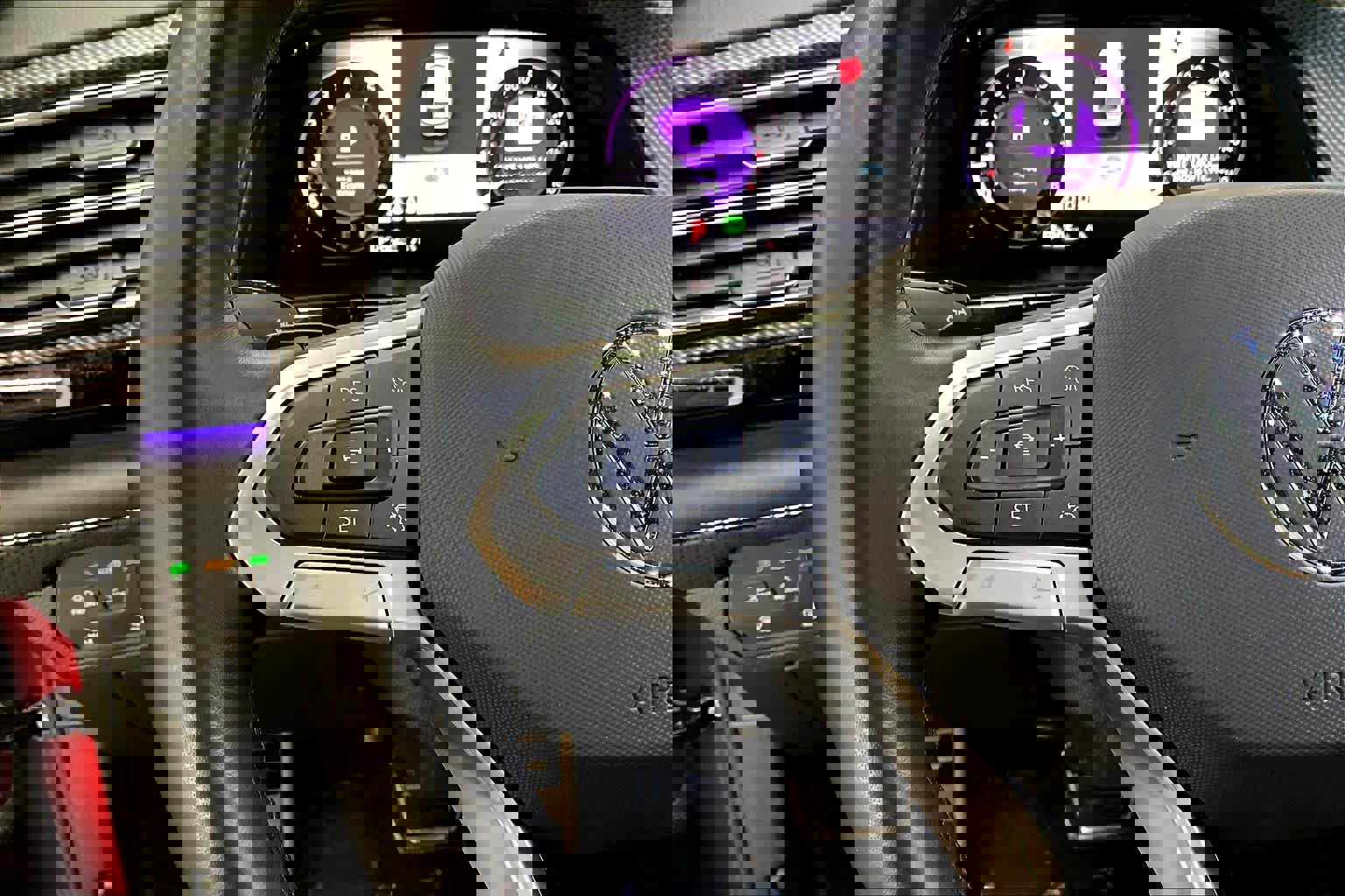 Used 2025 Volkswagen Atlas Cross Sport SEL R-Line image 21