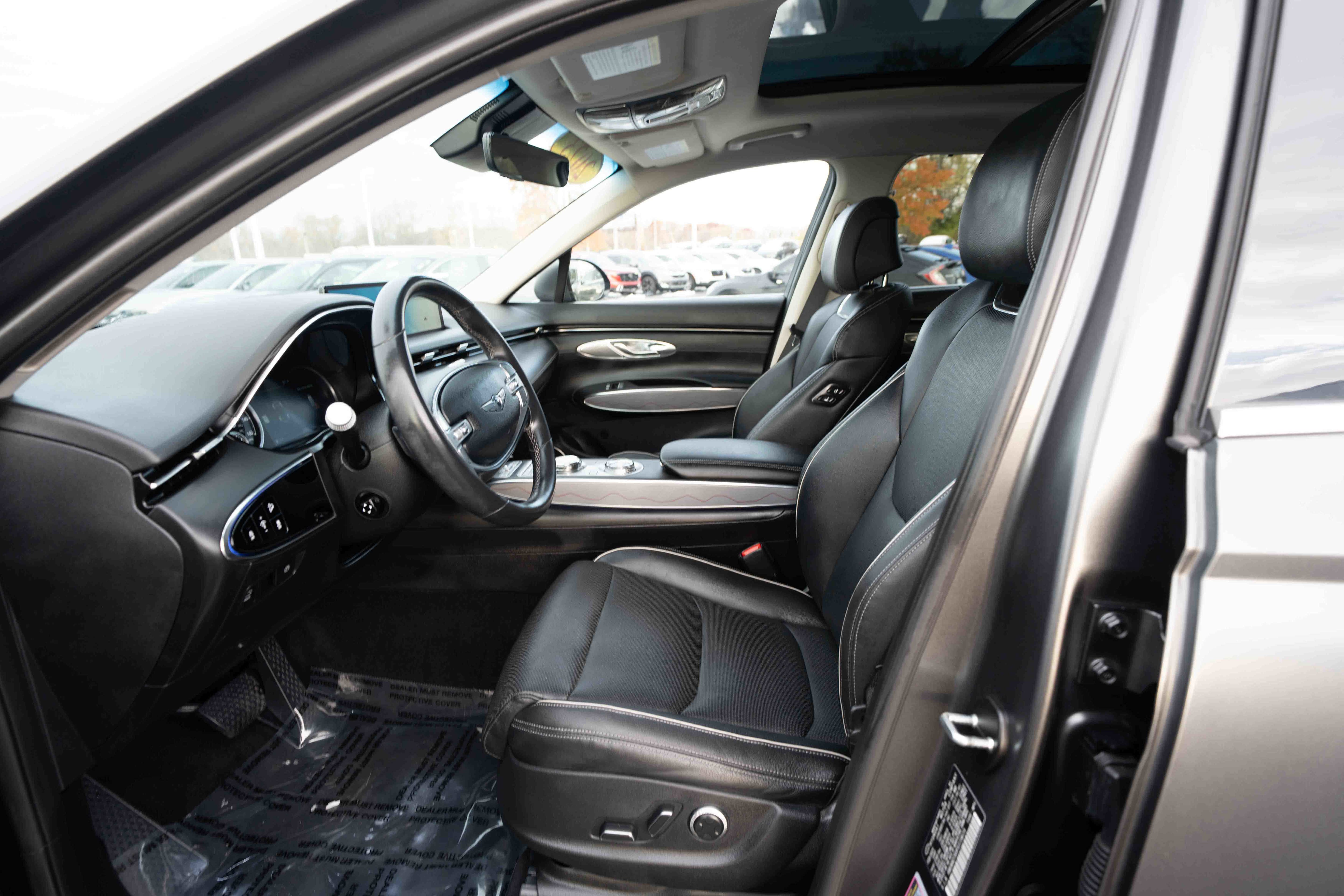 Used 2023 Genesis GV70 2.5T w/ Advanced Package image 9