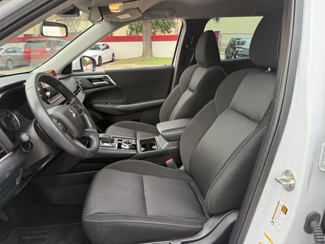 Used 2023 Mitsubishi Outlander ES AWD/4WD image 26