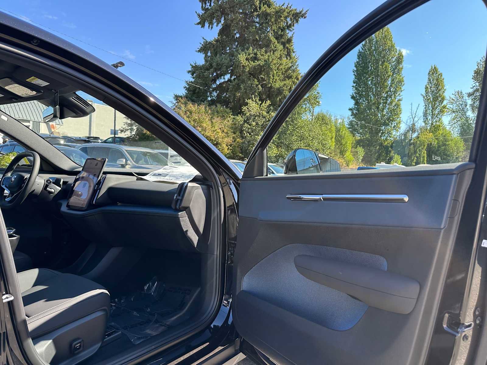 New 2025 Volvo EX30 Plus w/ Protection Package Premier image 11