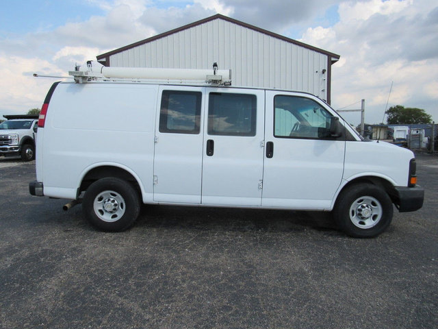 Used 2013 Chevrolet Express 2500 RWD image 2