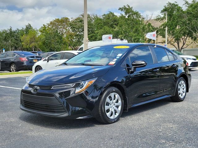 Used 2024 Toyota Corolla LE image 2